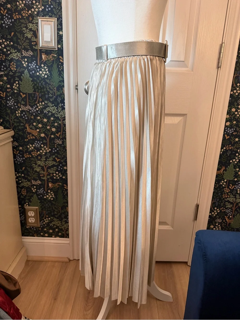 Metallic Cream Pleated Midi Skirt with Matching Belt